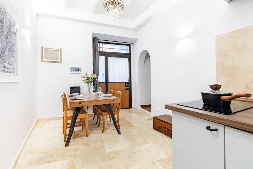 Bottega Augustea Duplex Apartment In Monti Rom Exterior foto